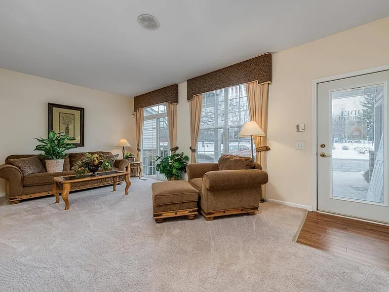 Sutton Place Apartments — Photo 11