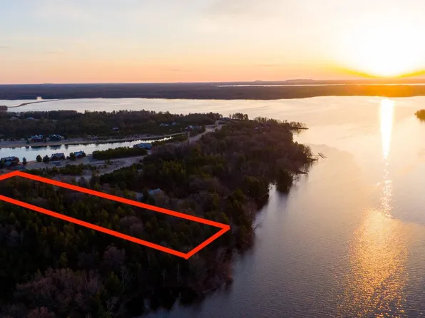 W5569 N Shore Dr, New Lisbon, WI 53950