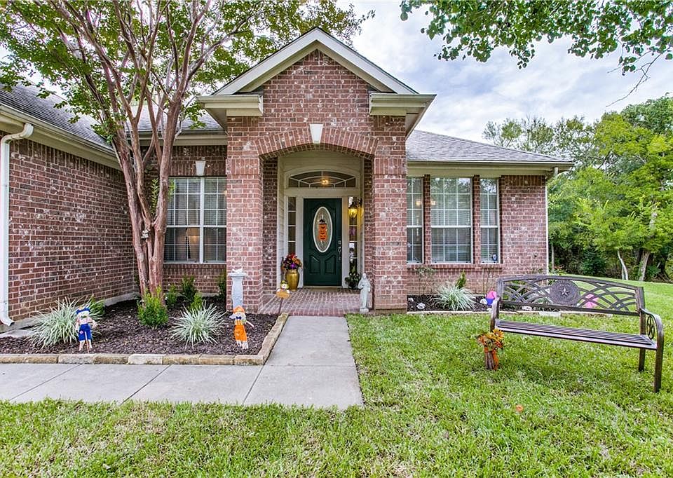 1st image of 2320 Forest Park Cir