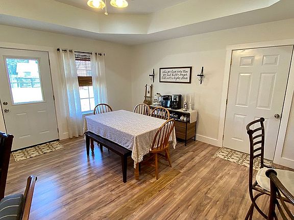 3rd image of 30073 Leslie St