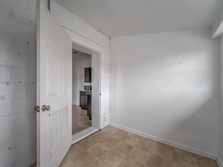 100 E Main St #B — Photo 4