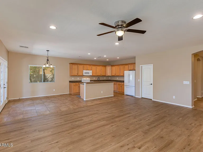 613 W Stanley Ave — Photo 9