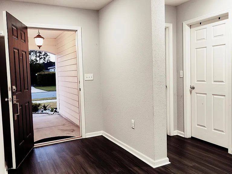 3160 Hawks Hill Ln — Photo 3