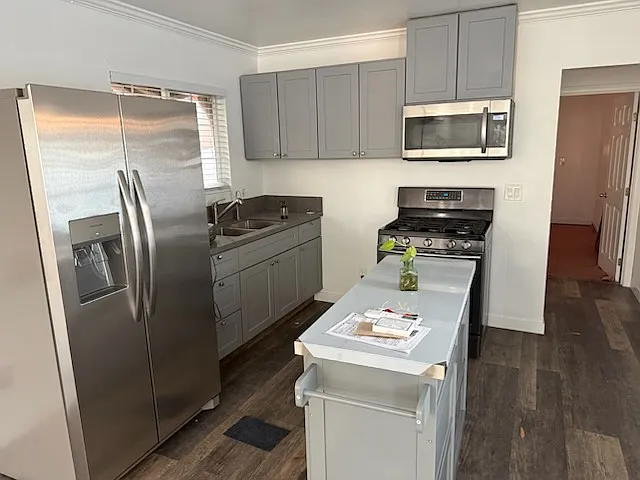 454 E 63rd St #A — Photo 5