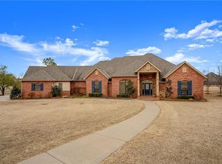 8312 Redhawk Ln, Edmond, OK 73034
