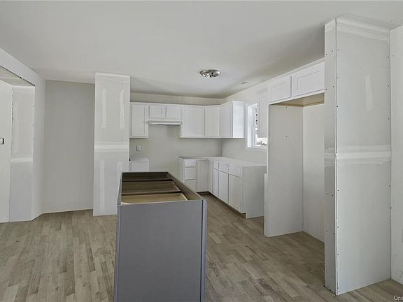 4th image of 9 Rivercrest Ln