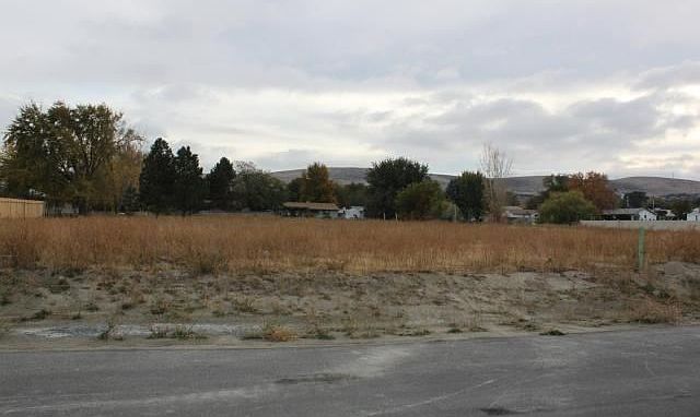1st image of 1975 W 32nd Ave