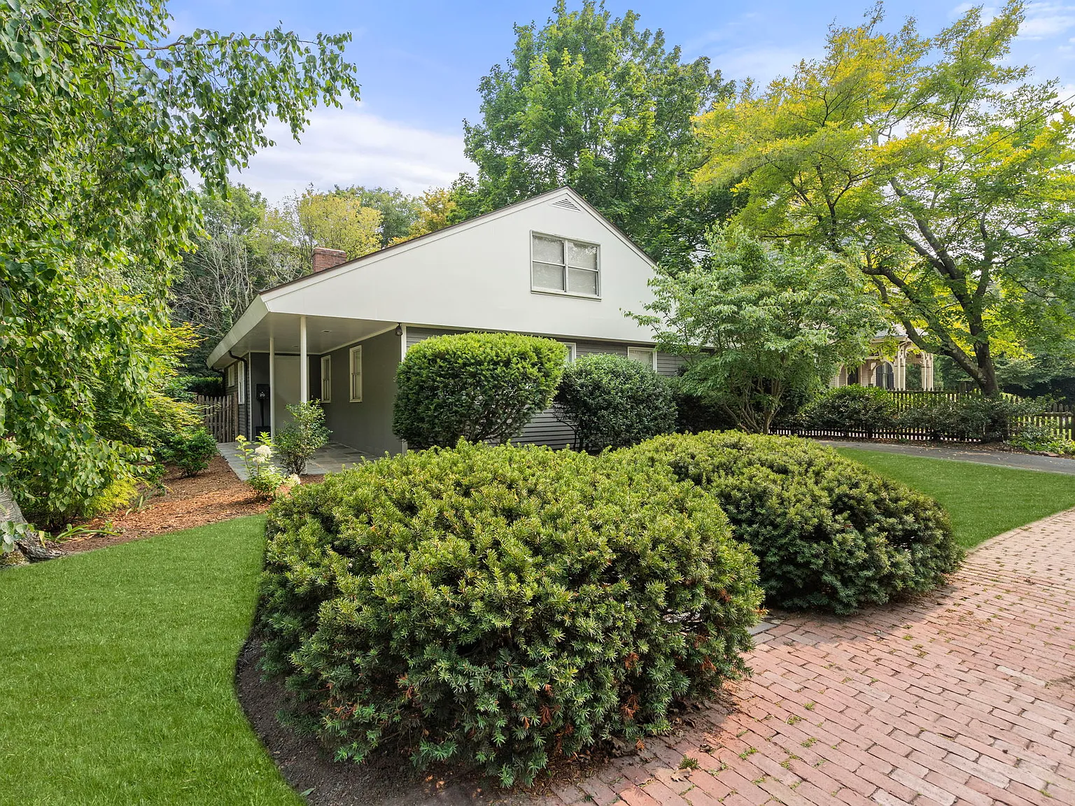4 bed, 2.5 bath, 2098 sqft, $10,000 — Photo 1