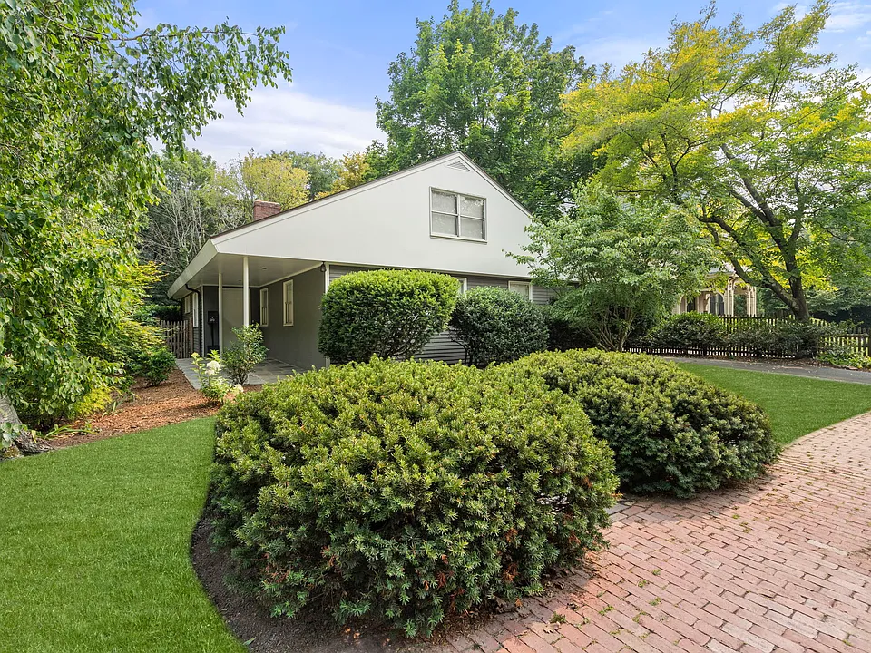20 Follen St