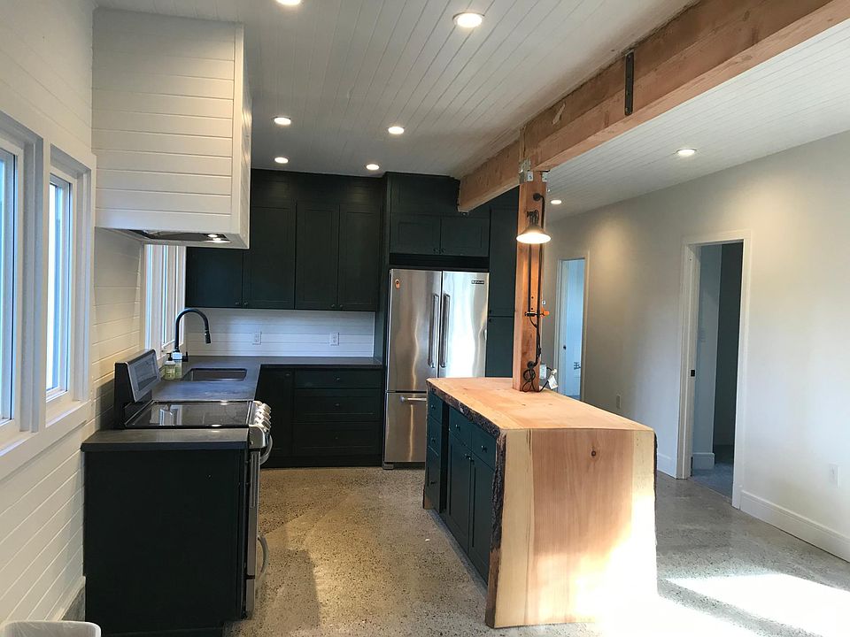 1st image of 3207 N 26th St #3