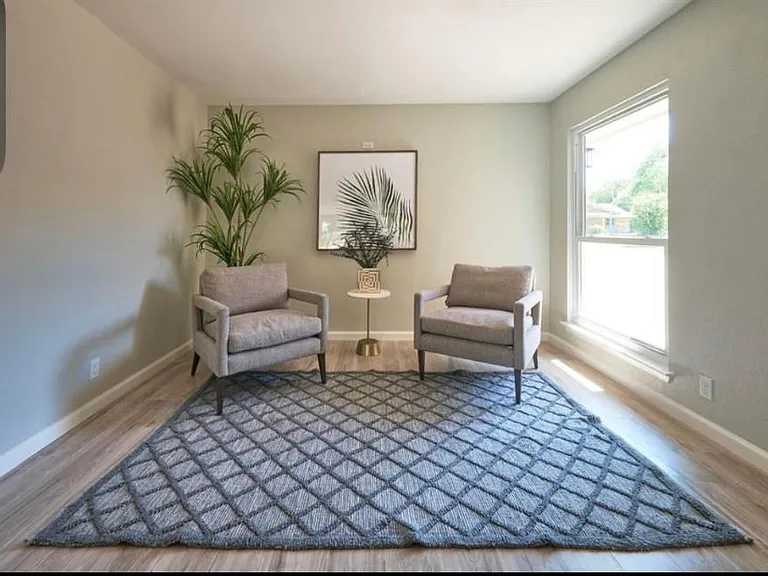 2207 Galway St — Photo 6