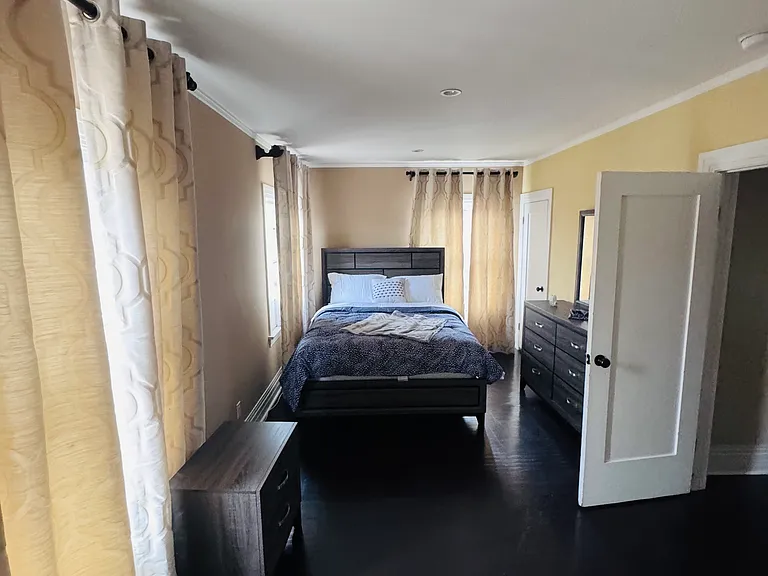 2754 Kenwood Ave #5 — Photo 12