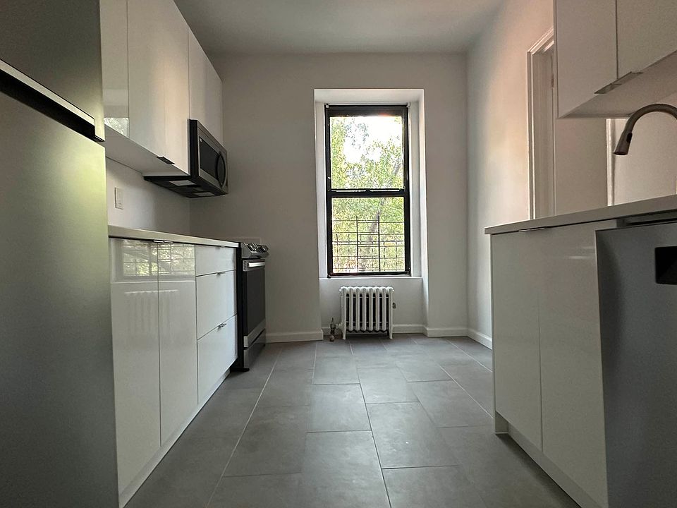 1st image of 256 E 89th St APT 10