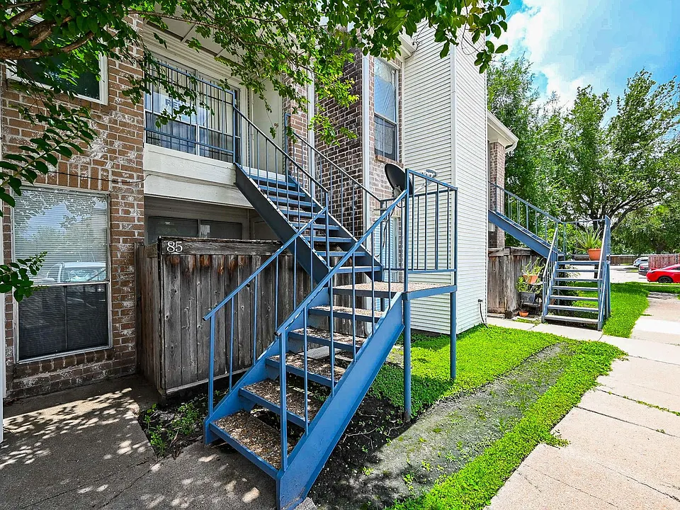 3900 Woodchase Dr #86