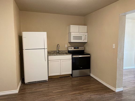 3rd image of 310 N Pleasant St APT 1