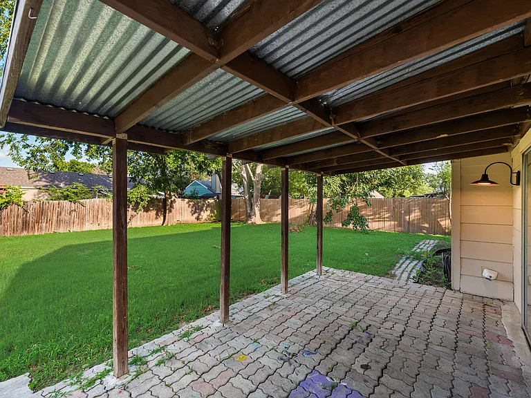 7204 Shadow Bend Dr — Photo 23