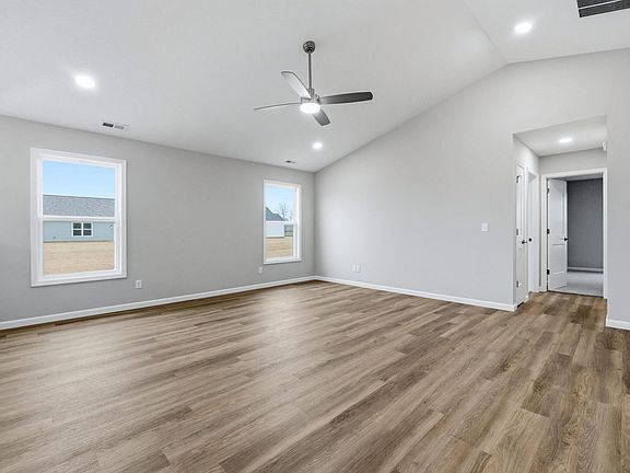 4th image of 218 Saddle Ridge Dr