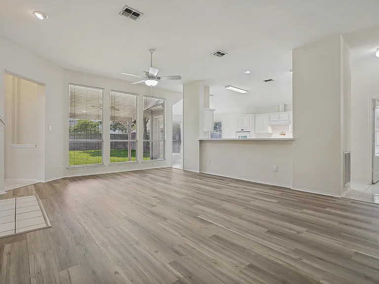 308 Sycamore Dr — Photo 7