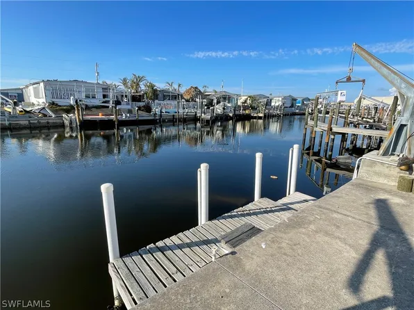 2951 Binnacle Ln, Saint James City, FL 33956