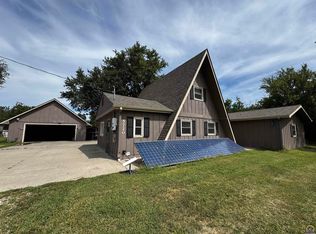 5720 SW 93rd St, Wakarusa, KS 66546