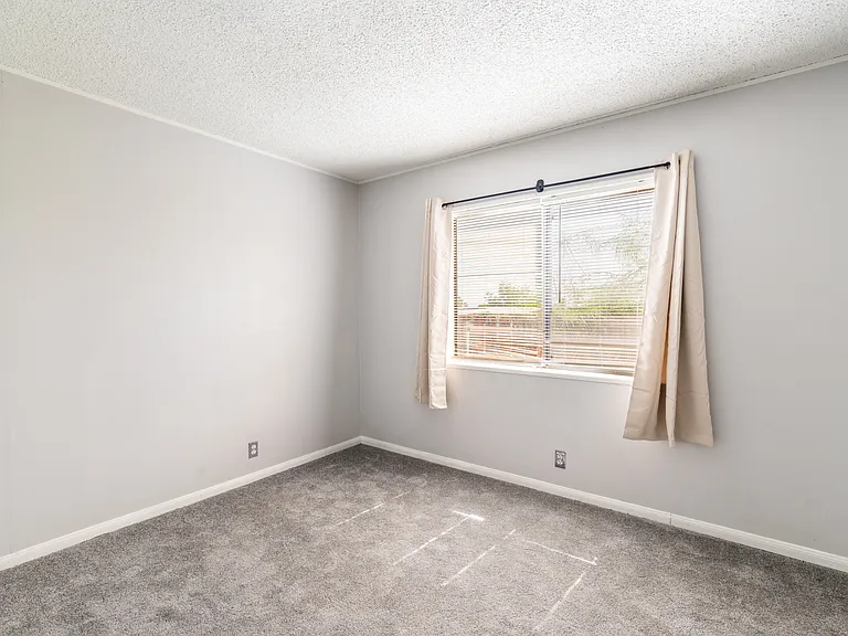 72476 Sunnyvale Dr — Photo 40