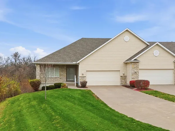 4030 Woodfield Dr, Bettendorf, IA 52722