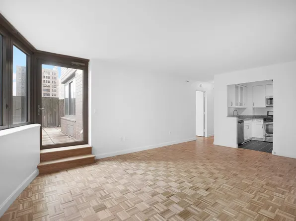360 W 43rd St, New York, NY