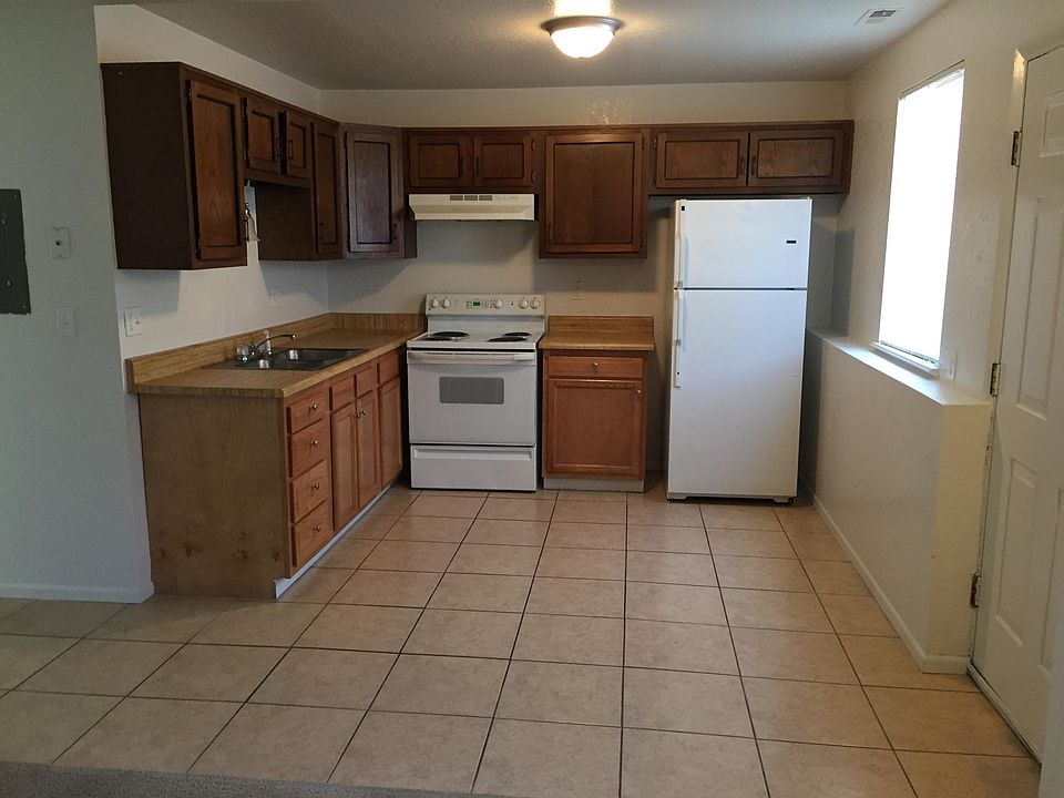 Tile Floor in Kitchen, good cabinet space.