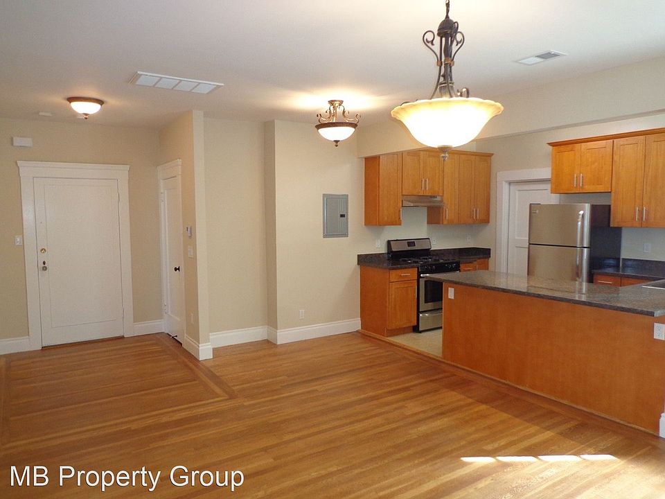 1st image of 855 Waller St #8