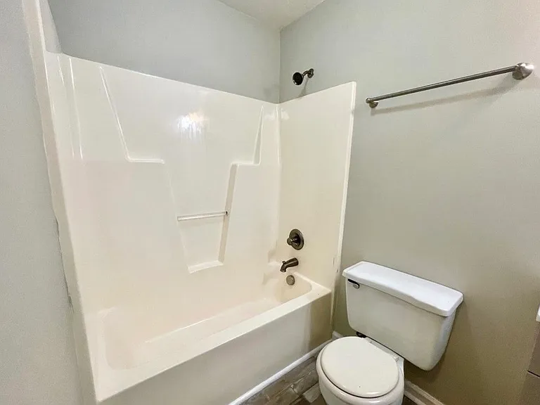 824 Fresno Dr — Photo 18