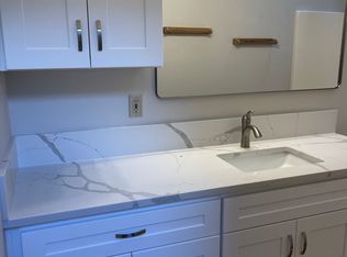 741 NE Going St APT B, Portland, OR 97211