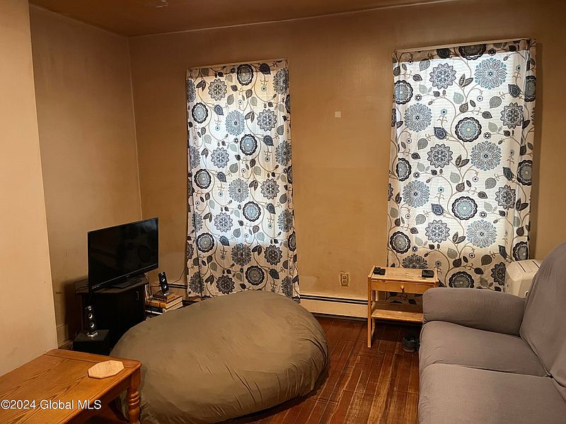 4th image of 138 Dove Street