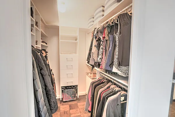 Sold by Nest Seekers International | media 15