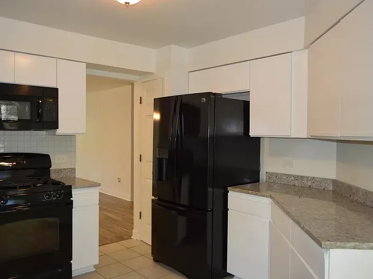 2213 Camden Ln — Photo 6