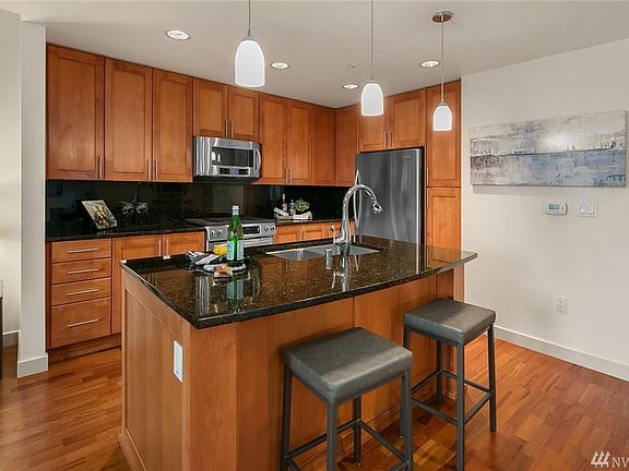 4th image of 10610 NE 9th Pl Unit 1008