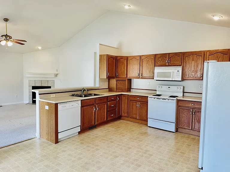 200 Winding Brook Dr — Photo 6