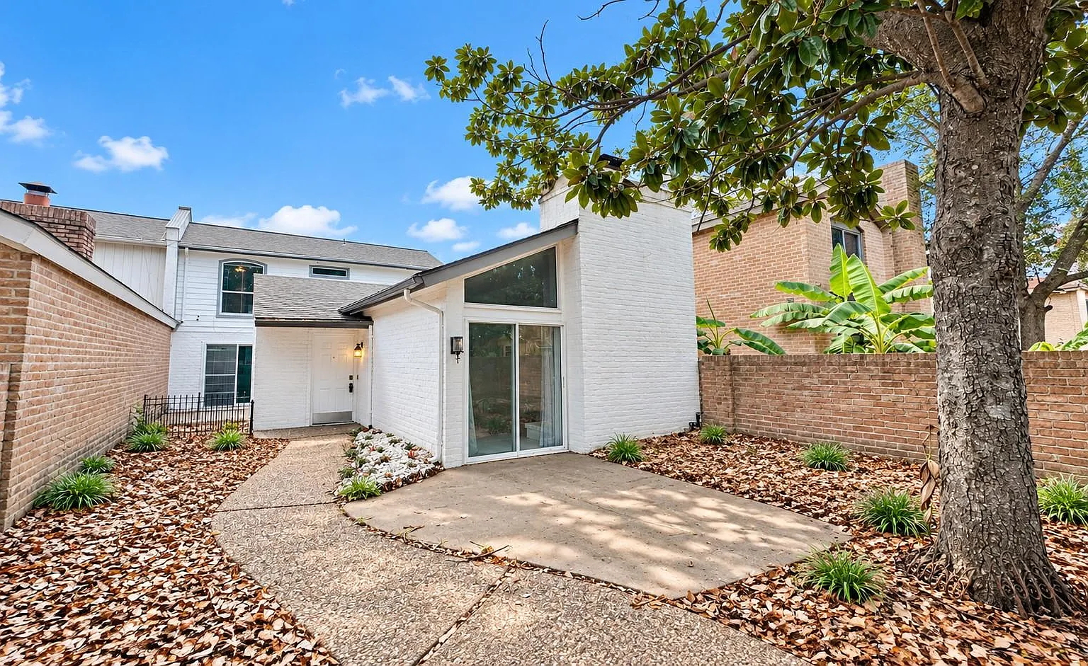 3 bed, 2.0 bath, 1714 sqft, $2,000 — Photo 1