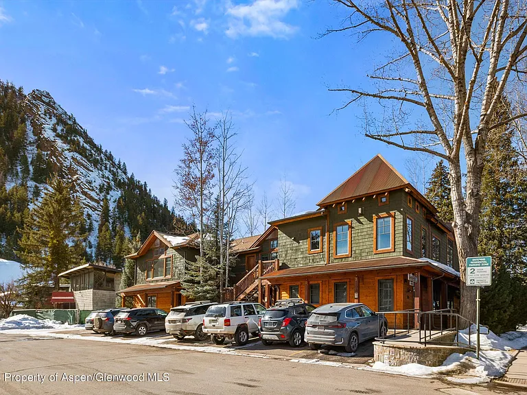 513 W Main St #B202 — Photo 6