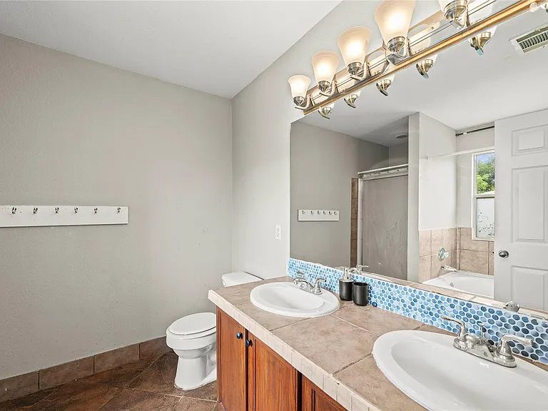 3800 Hickox Dr — Photo 18
