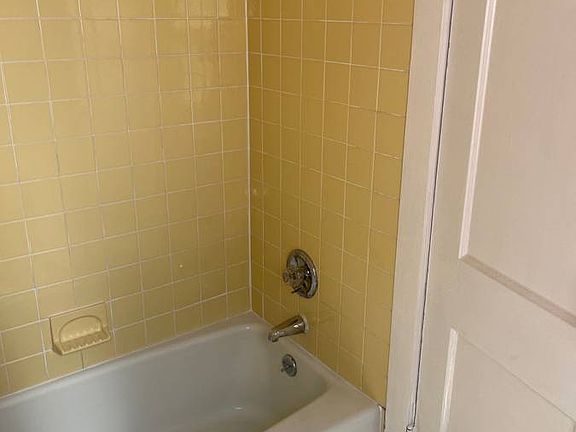 5th image of 76 Pamela Ln #1