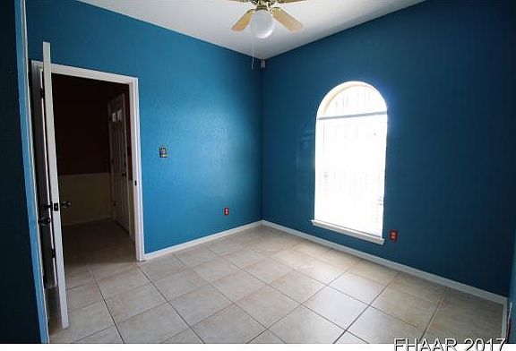 4th image of 4407 Derik Dr