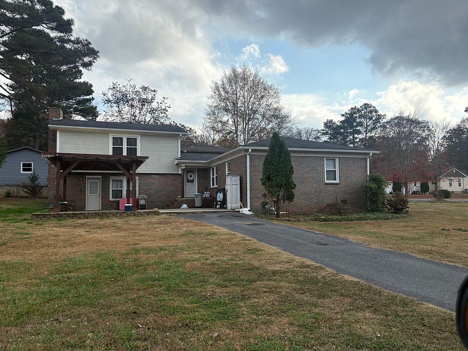 2nd image of 21 Pine St