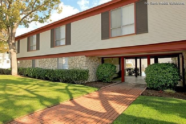 2nd image of 3454 Ruffin Rd APT S2