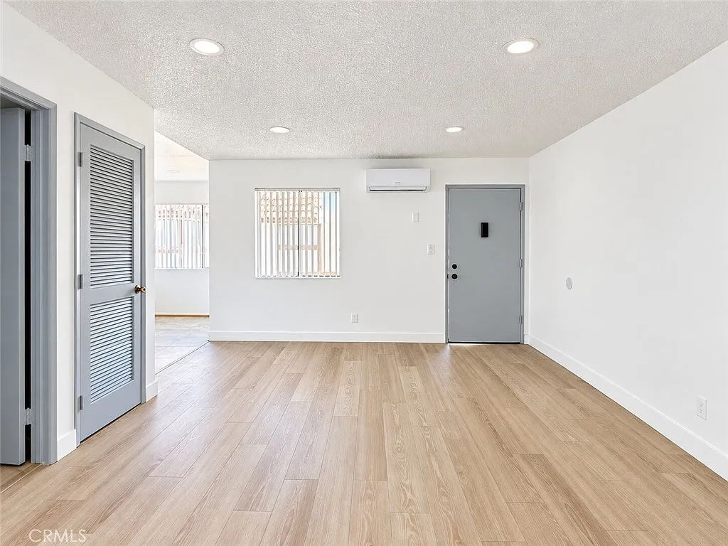 2 bed, 1000 sqft, $2,600 — Photo 1