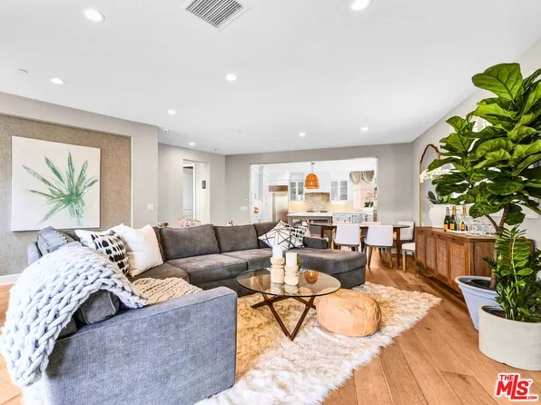 5817 S Sparrow Ct, Los Angeles, CA 90094