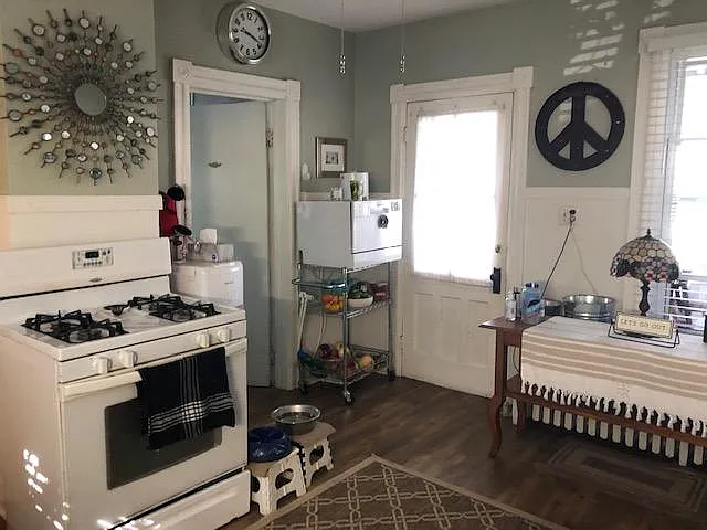 4 Peck Ave — Photo 7