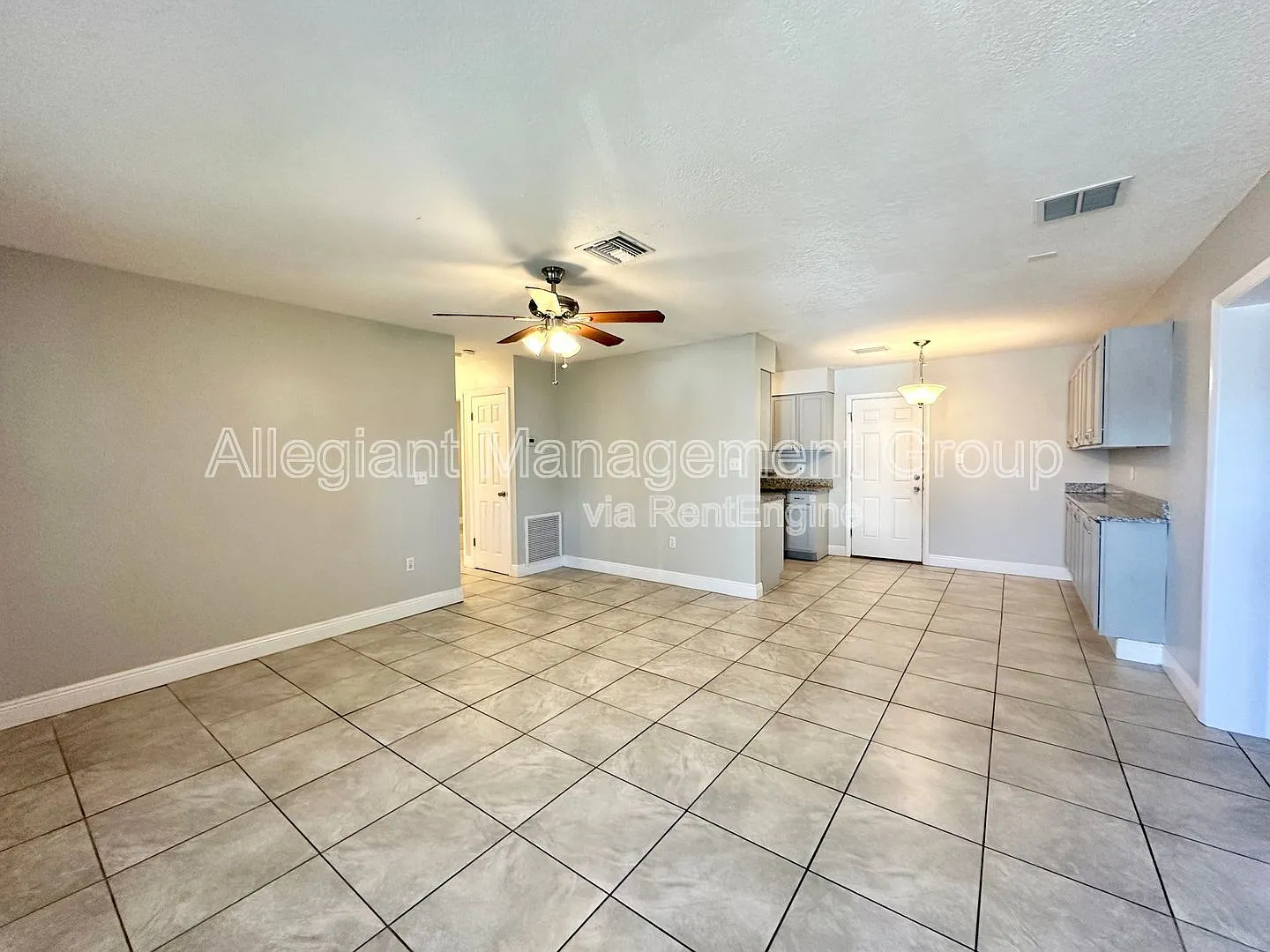 3 bed, 2.0 bath, 1200 sqft, $1,399 — Photo 2