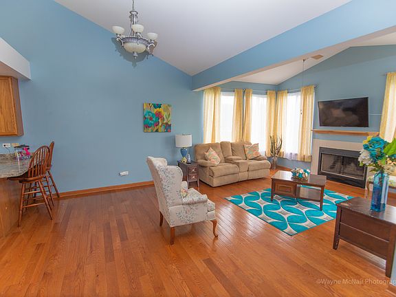 4th image of 619 Silver Leaf Dr