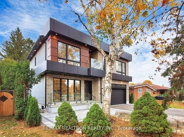 84 Murray Dr, Aurora, ON L4G 2C3