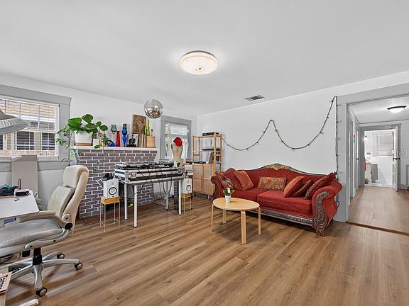 3rd image of 6020 N FLORA VISTA AVENUE